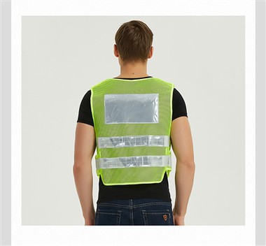 Каква е функцията на светлоотразителната жилетка?