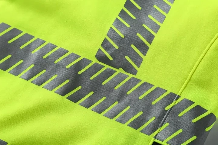 Има ли зимни и летни светлоотразителни жилетки?